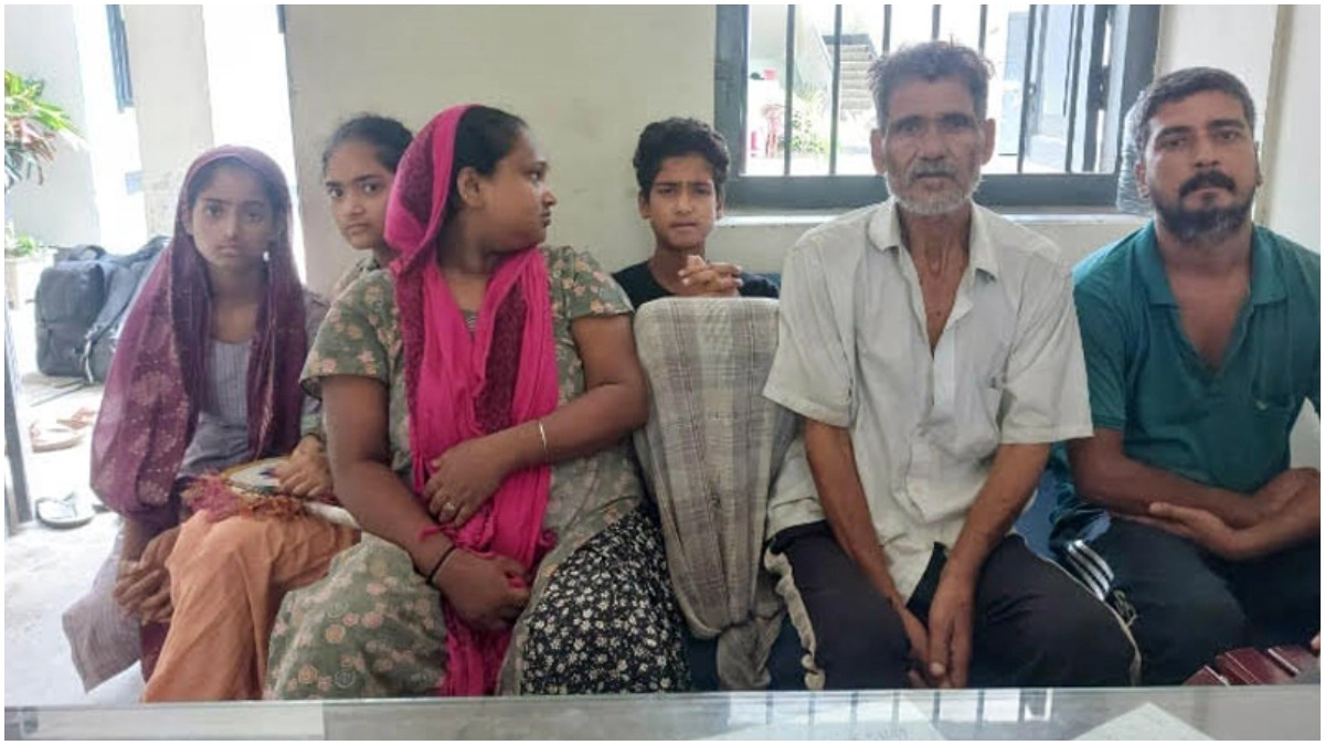 ফেরত আসা ৬ বাংলাদেশি । ছবি- সংগৃহীত