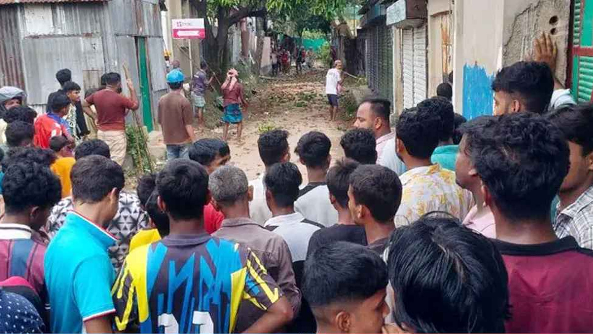 ফুটবল খেলাকে কেন্দ্র করে দুই গ্রামের মধ্যে ভয়াবহ সংঘর্ষ। ছবি- সংগৃহীত