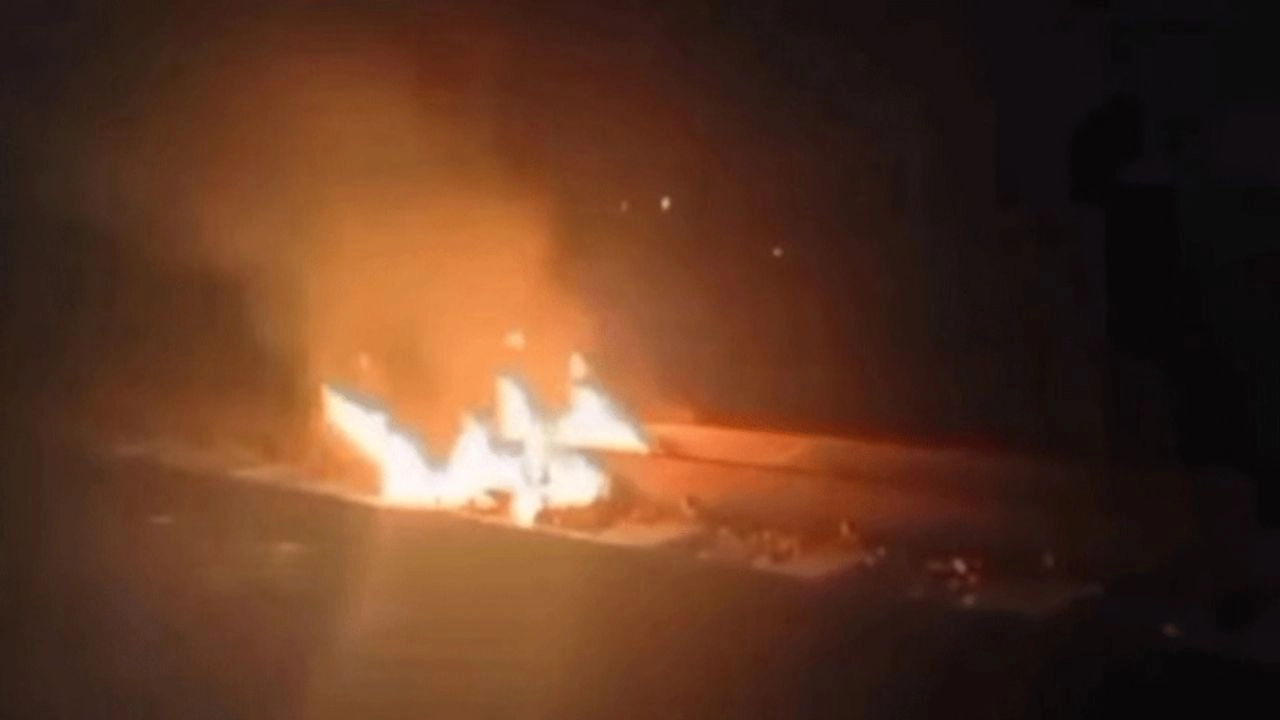 ব্রাহ্মণবাড়িয়ায় গভীর রাতে রেললাইনে আগুন