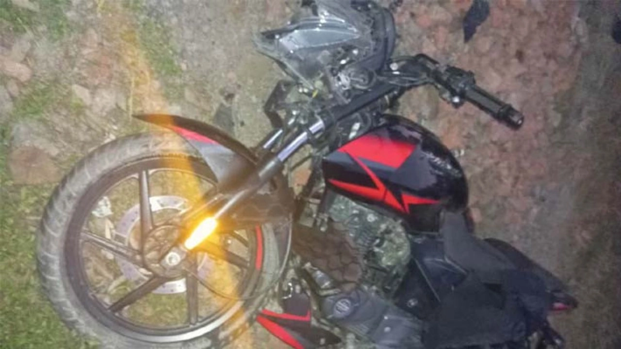 দুর্ঘটনাকবলিত মোটরসাইকেল