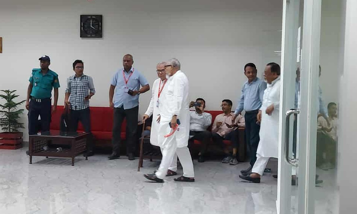 নির্বাচন কমিশনের ভবনে বিএনপি প্রতিনিধি দল। ছবি- সংগৃহীত
