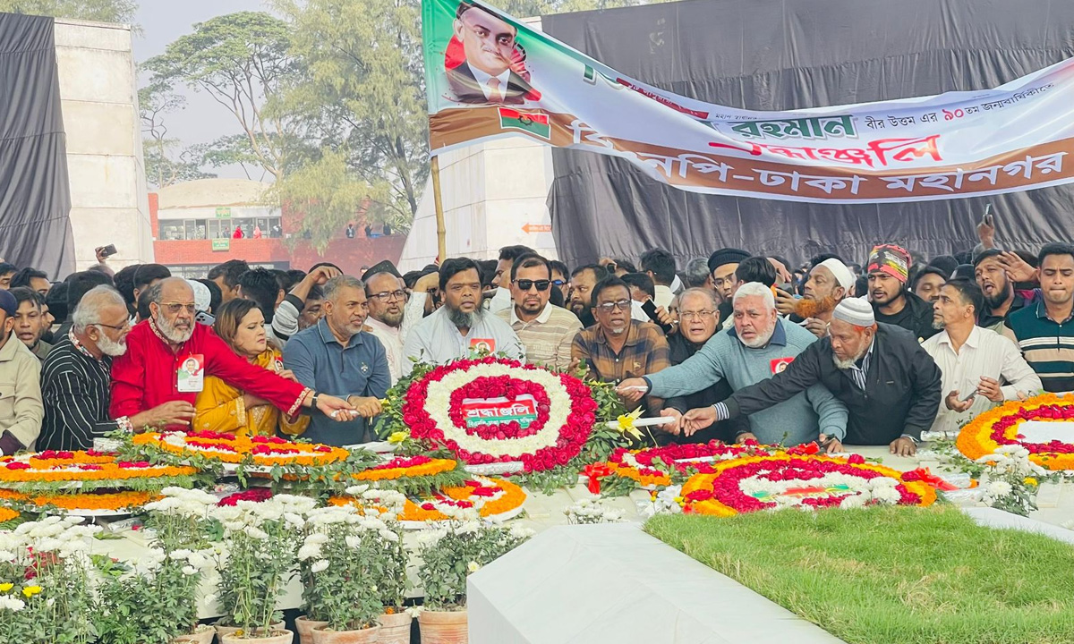 শহীদ জিয়ার সামাধীতে ঢাকা দক্ষিণ মহানগর বিএনপির শ্রদ্ধা। ছবি : রূপালী বাংলাদেশ