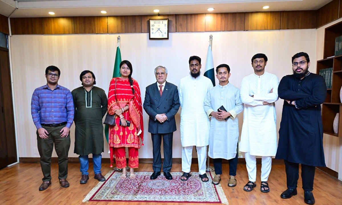 পাকিস্তানের উপ-প্রধানমন্ত্রী ও পররাষ্ট্রমন্ত্রী ইসহাক দারের সঙ্গে এনসিপির প্রতিনিধি দল