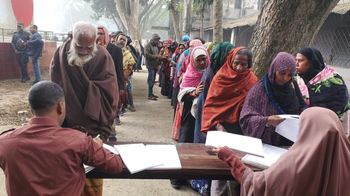 বগুড়া জেলার গাবতলী সরকারি কলেজ প্রাঙ্গণে ফ্রি মেডিকেল ক্যাম্পেইনে আনসার-ভিডিপির। ছবি- রূপালী বাংলাদেশ