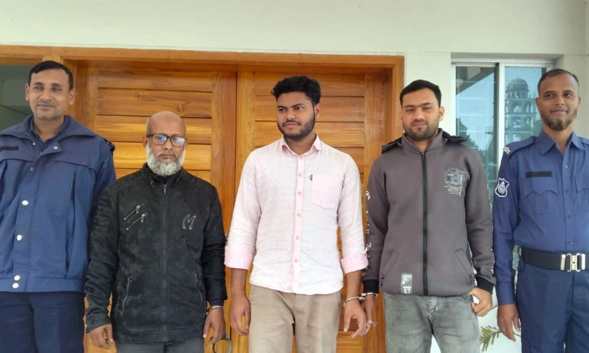 জালিয়াতির অভিযোগে গ্রেপ্তার ৩ জন। ছবি : রূপালী বাংলাদেশ