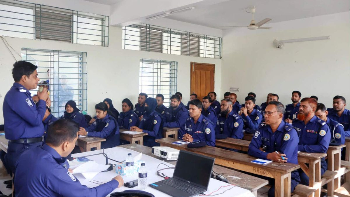 বরগুনায় পুলিশের দক্ষতা বৃদ্ধির প্রশিক্ষণ। ছবি- রূপালী বাংলাদেশ