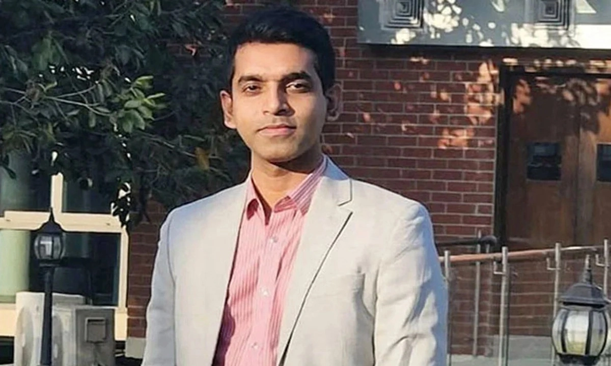 সহকারী রাজস্ব কর্মকর্তা বুলেট বৈরাগী। ছবি : সংগৃহীত