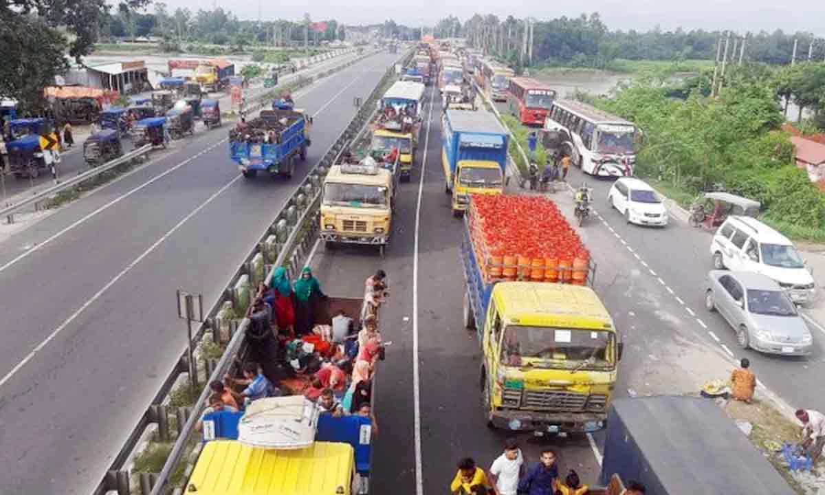 গণপরিবহন। ছবি : সংগৃহীত