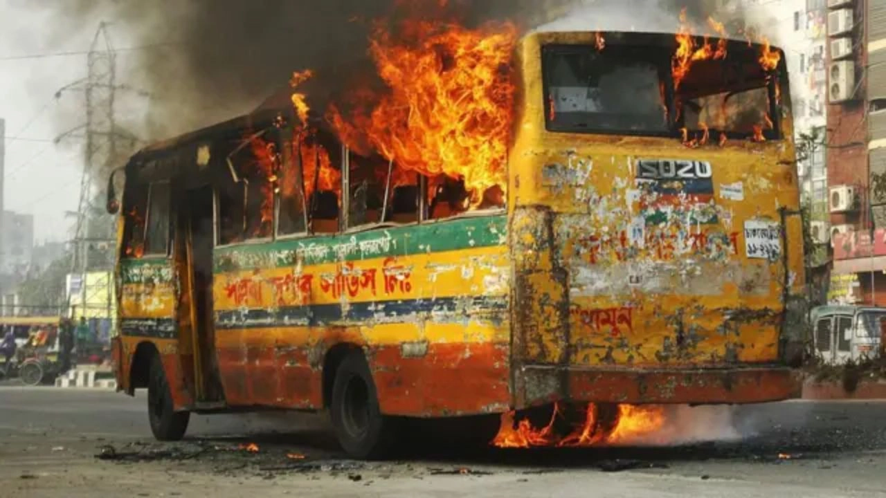 আবার ফিরল আগুনসন্ত্রাস