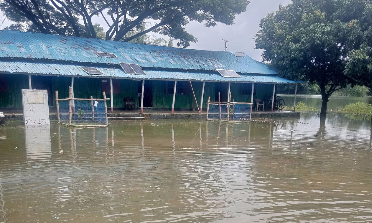 বরকল স্কুলে পানি উঠে গেছে। ছবি- রূপালী বাংলাদেশ