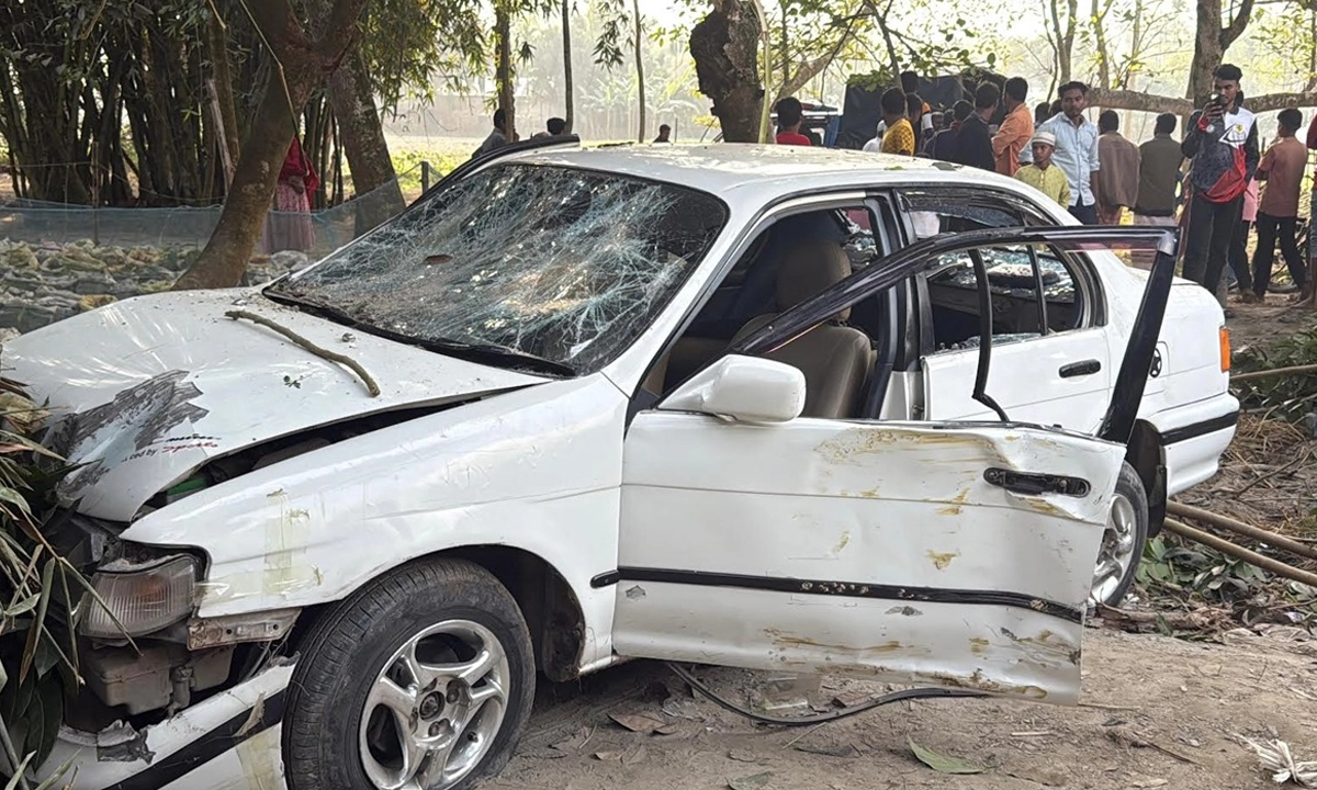 নীলফামারীতে জামাইয়ের প্রাইভেট কারের ধাক্কায় শ্বশুরের মৃত্যু। ছবি- সংগৃহীত