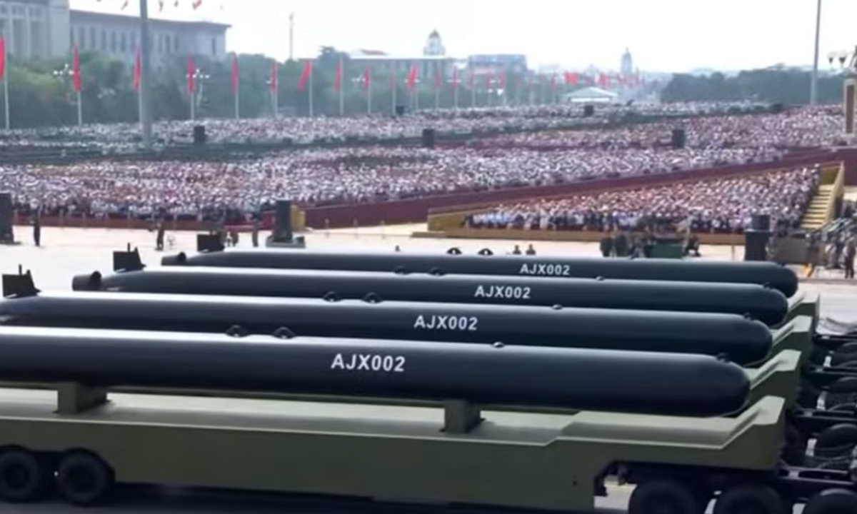 চীনের সামরিক কুচকাওয়াজে প্রদর্শন করা হয় আধুনিক সব অস্ত্র। ছবি- সংগৃহীত