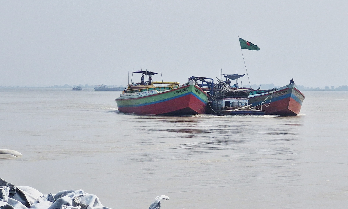 ভারতীয় জলসীমা ব্যবহার করে চলছে বাল্কহেড। ছবি- রূপালী বাংলাদেশ