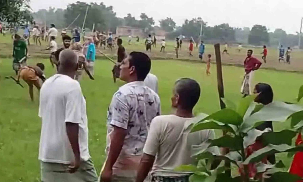গ্রাম্য সালিশে দুপক্ষের সংঘর্ষ। ছবি : রূপালী বাংলাদেশ
