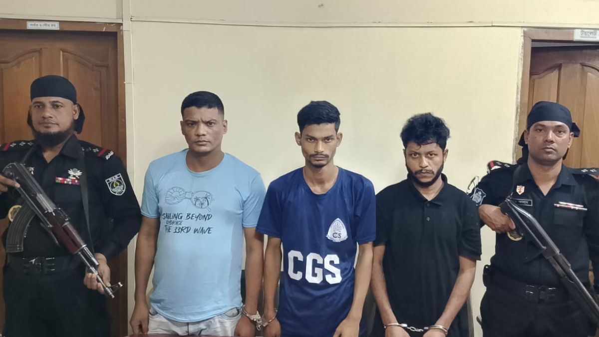 গ্রেপ্তারকৃতরা। ছবি- রূপালী বাংলাদেশ