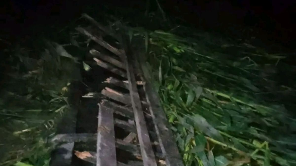 কুড়িগ্রামের চিলমারীতে ঝড়। ছবি : রূপালী বাংলাদেশ