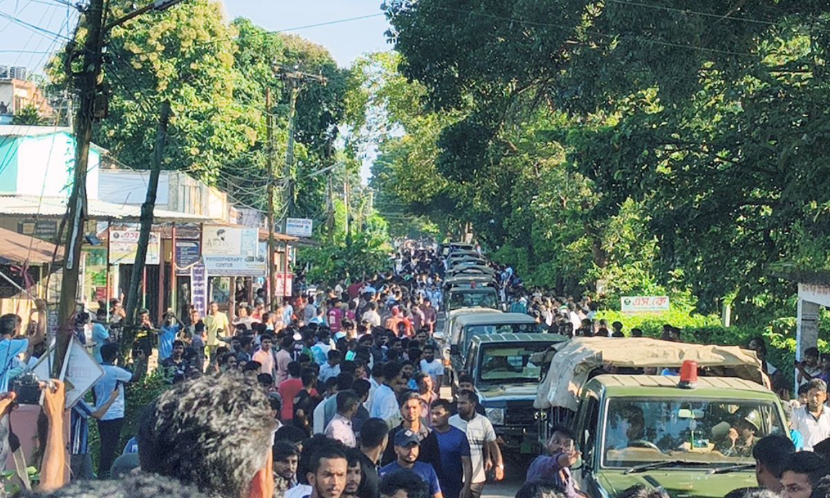 চট্টগ্রাম বিশ্ববিদ্যালয়ে যৌথ বাহিনীর প্রবেশ। ছবি- সংগৃহীত