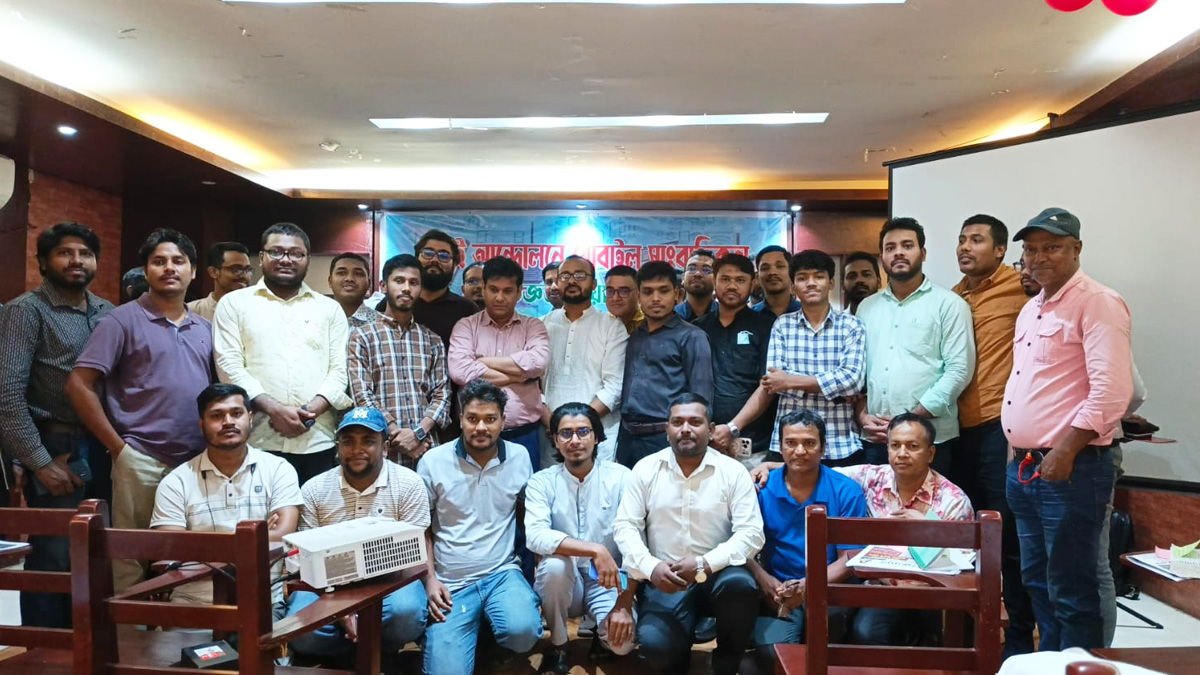 চট্টগ্রামের বিভিন্ন গণমাধ্যমে কর্মরত সাংবাদিকরা। ছবি- রূপালী বাংলাদেশ