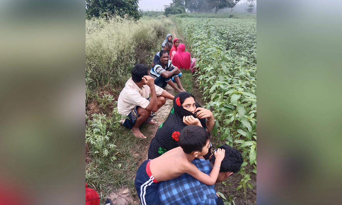 দৌলতপুর সীমান্তে বিএসএফ’র ১২জনকে পুশইনের চেষ্টা। ছবি : রূপালী বাংলাদেশ