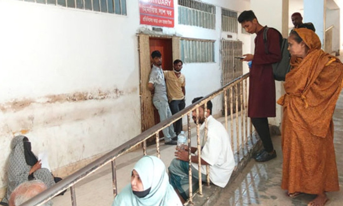 কুমিল্লায় ট্রেন ও যাত্রীবাহী বাসের ভয়াবহ সংঘর্ষে নিহত ১২ জনের পরিচয় শনাক্ত করা হয়েছে। ছবি- সংগৃহীত