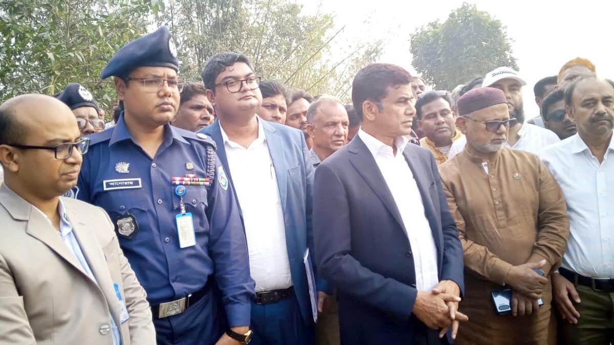 দিনাজপুরে খাল পরিদর্শনে পানি সম্পদ প্রতিমন্ত্রী