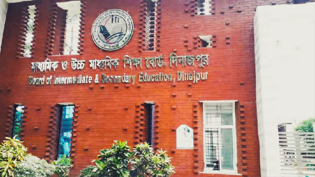 তথ্য গোপন করে এসএসসি পরীক্ষার্থীর বাবা হলেন পরীক্ষক!
