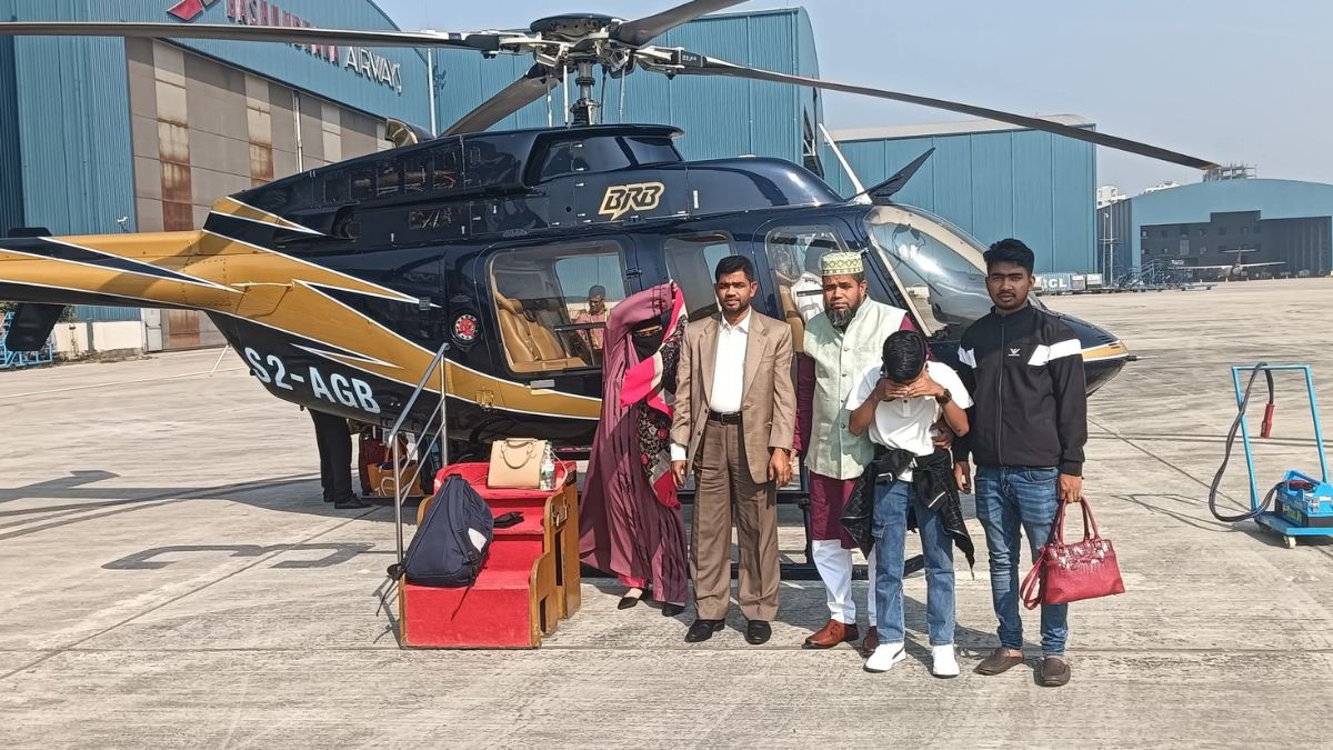 মায়ের কথা রাখতে বাবার মৃত্যুবার্ষিকীতে হেলিকপ্টারে বাড়ি ফিরলেন প্রবাসী