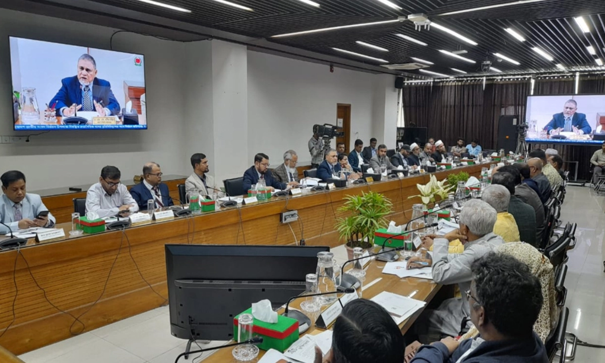 সংলাপে ইসিতে উপস্থিত বিভিন্ন রাজনৈতিক দলের নেতারা ও ইসি কর্মকর্তারা। ছবি- সংগৃহীত