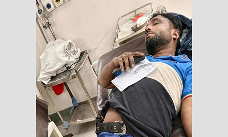 গুলিবিদ্ধ হয়ে আহত যুবক