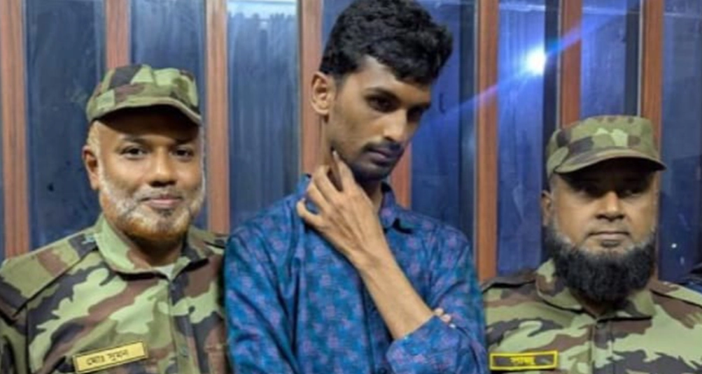 আটক ভুয়া শিক্ষার্থী মিনহাজ ইসলাম রিফাত