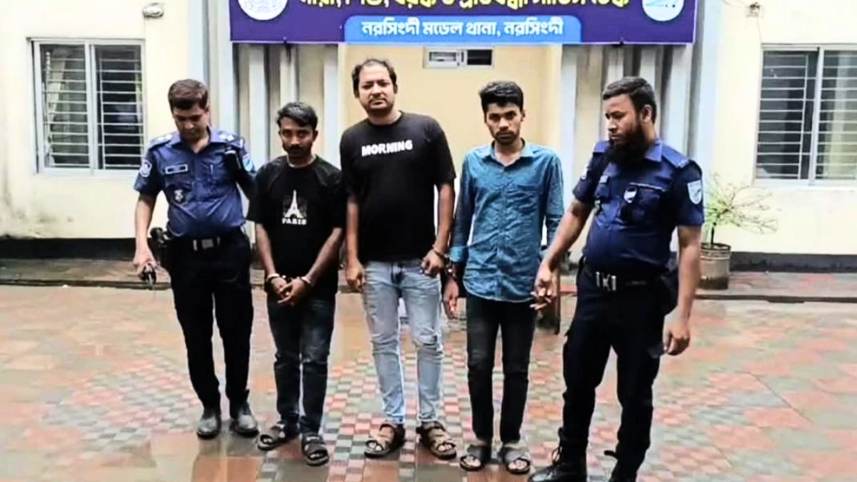 প্রতারণার অভিযোগে গ্রেপ্তার তিন যুবক