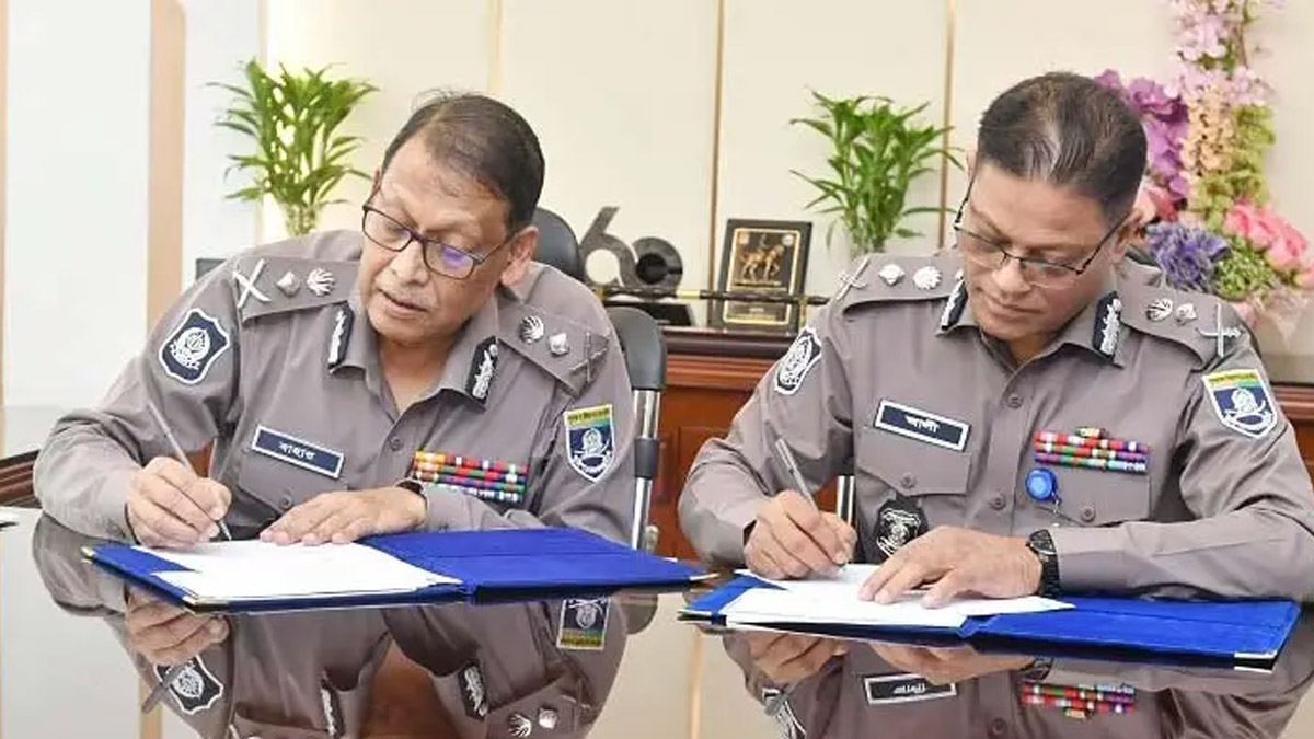 দায়িত্ব গ্রহণ করেছেন আইজিপি মো. আলী হোসেন ফকির। ছবি : সংগৃহীত