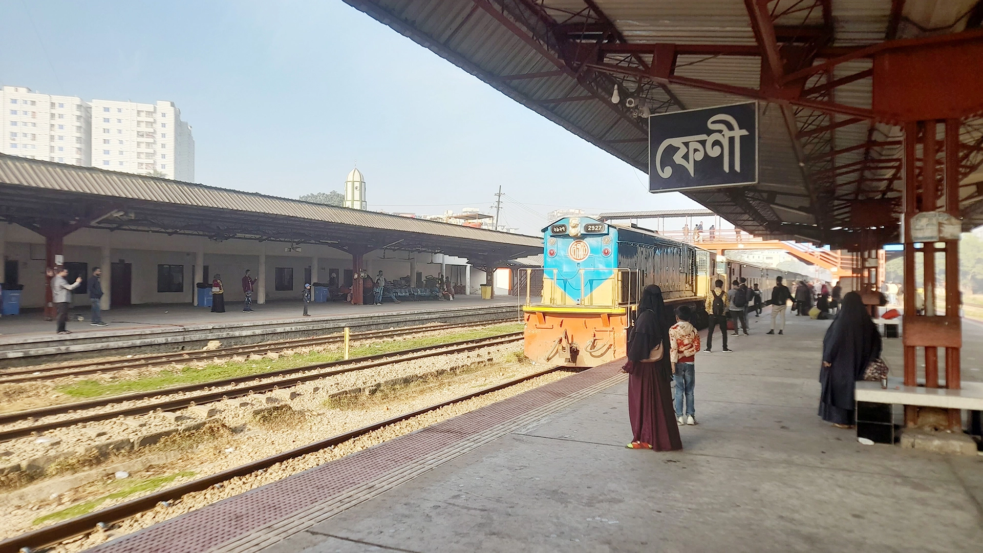 রেললাইনের পাশে পড়ে ছিল অজ্ঞাত নারীর মরদেহ