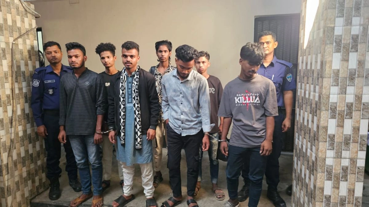 আটককৃতরা। ছবি- রূপালী বাংলাদেশ