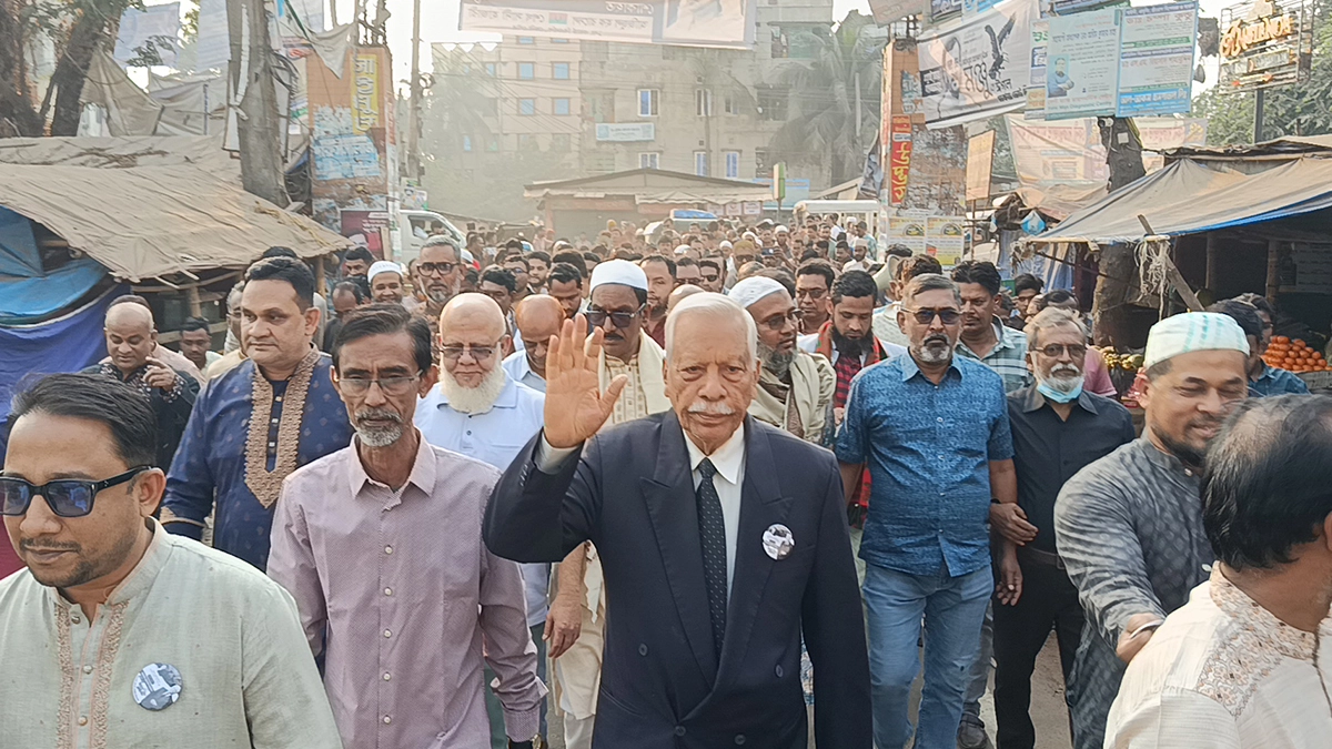 ধানের শীষের প্রার্থী অধ্যাপক জয়নাল আবেদীন। ছবি- রূপালী বাংলাদেশ