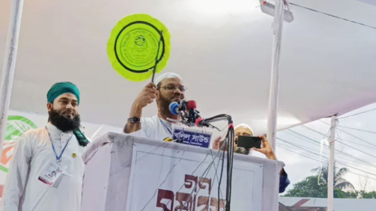 বক্তব্য দেন মুফতি সৈয়দ মোহাম্মদ ফয়জুল করিম। ছবি- রূপালী বাংলাদেশ