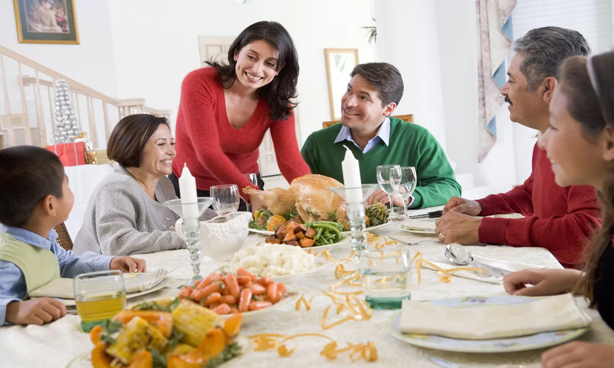 বৈজ্ঞানিক ও শারীরিক নানা কারণে নুষ শীতের সময় বেশি খায়। ছবি- সংগৃহীত