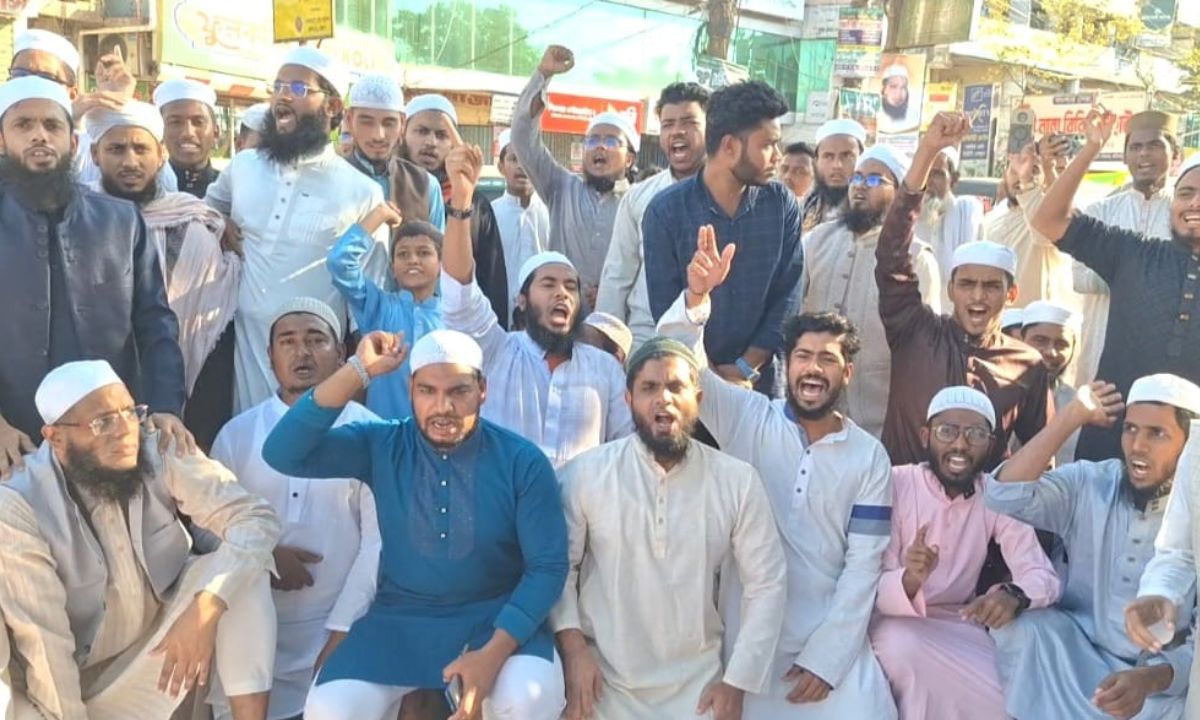 হাদি হত্যার বিচার দাবিতে চট্টগ্রামের ফটিকছড়িতে হেফাজতের বিক্ষোভ। ছবি- রূপালী বাংলাদেশ