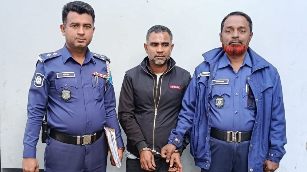 গ্রেপ্তারকৃত আবু তাহের ওরফে ওরফে তারা ডাকাত। ছবি- রূপালী বাংলাদেশ