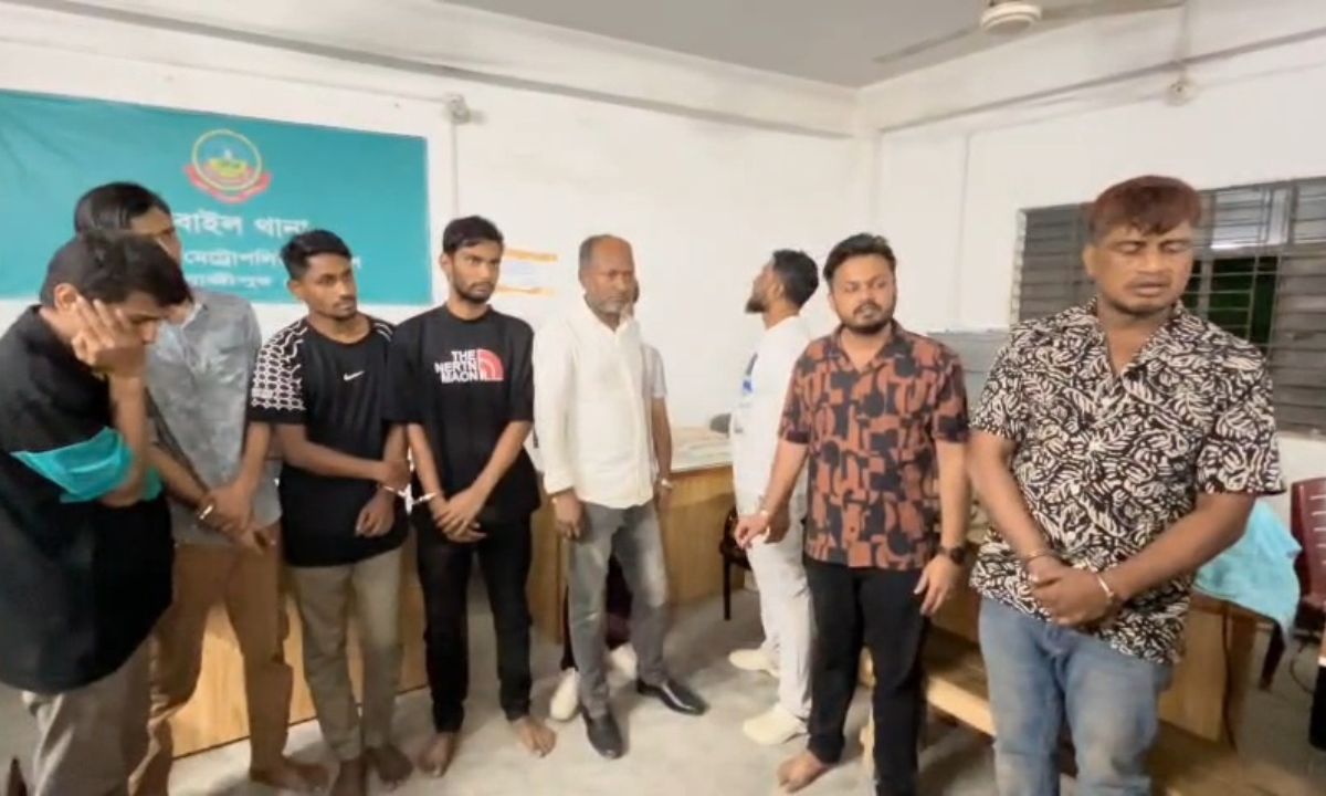 আটকরা। ছবি : রূপালী বাংলাদেশ