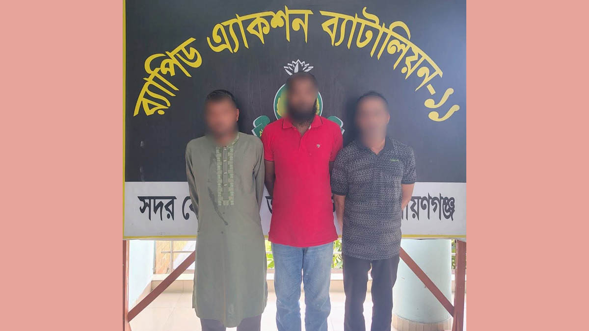 পুলিশের ওপর ডাকাতদের হামলায় আটক তিন। ছবি- রূপালী বাংলাদেশ