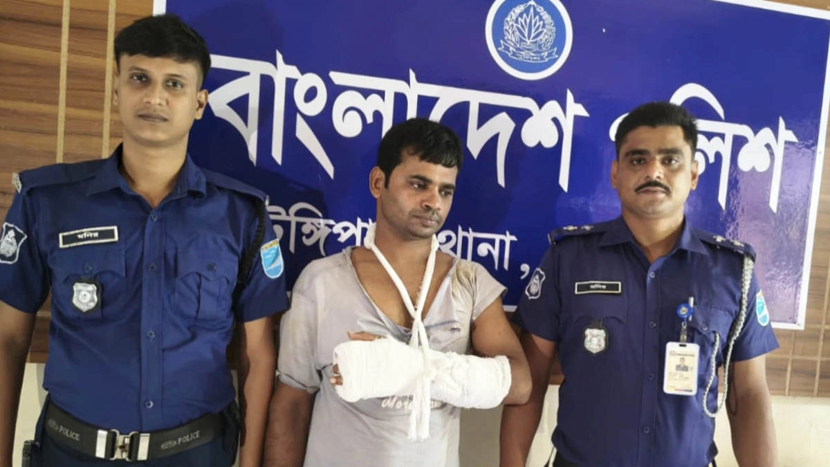 গ্রেপ্তার নবীর শিকদার। ছবি- রূপালী বাংলাদেশ