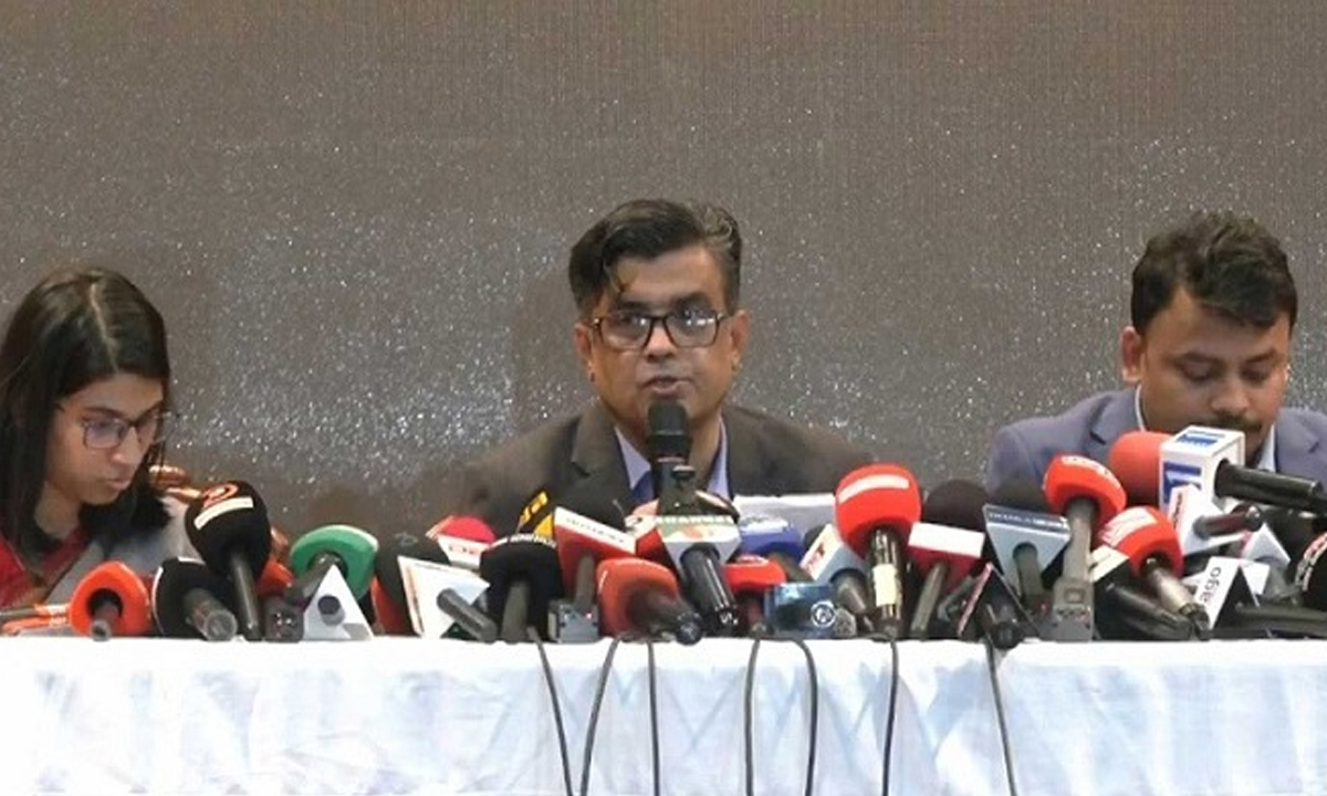 সংবাদ সম্মেলনে কথা বলছেন প্রধান উপদেষ্টার প্রেস সচিব শফিকুল আলম। ছবি- সংগৃহীত