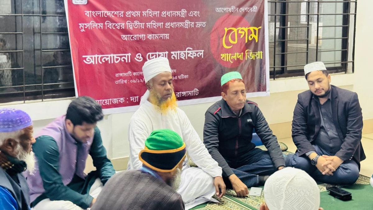 দোয়া মাহফিলে জেলা পরিষদের সদস্য হাবীব আজম। ছবি- রূপালী বাংলাদেশ