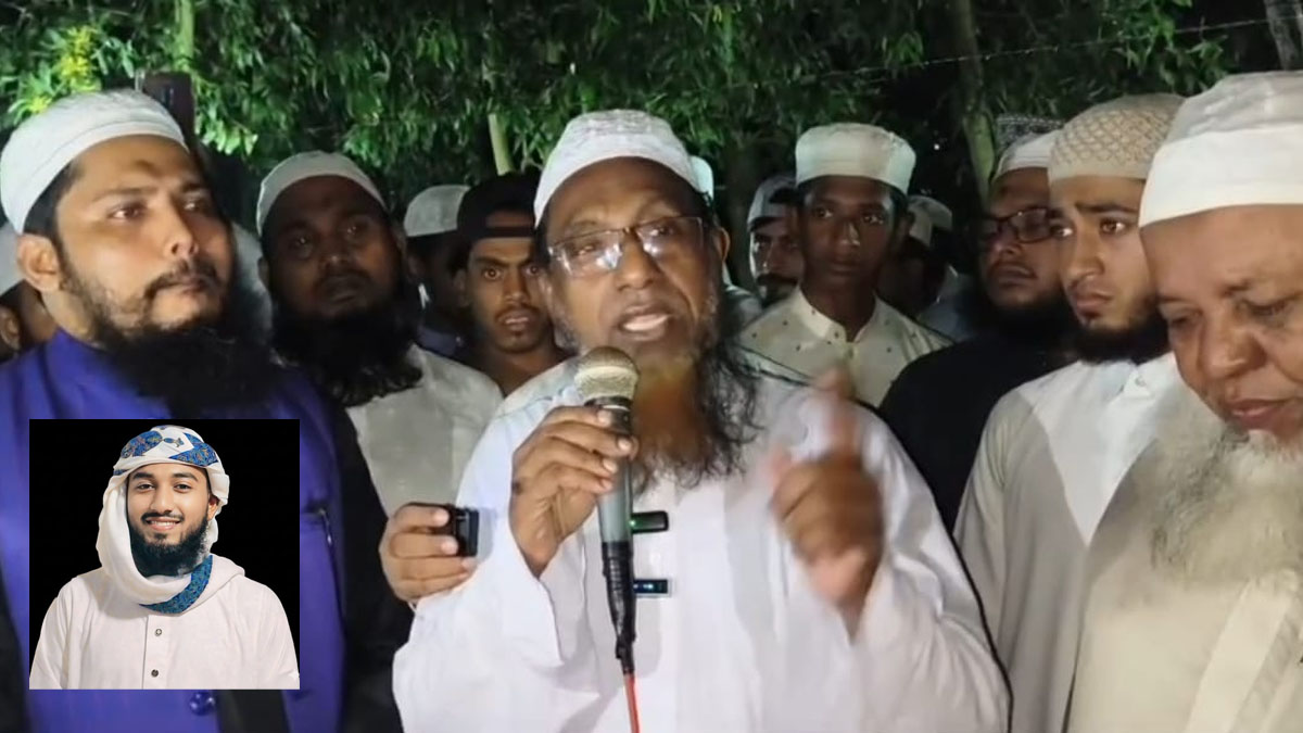 ত্বকীর জানাজার নামাজের আগে বাবা বদিউল আলম উপস্থিত মানুষের সামনে এসব কথা বলেন। ছবি- রূপালী বাংলাদেশ