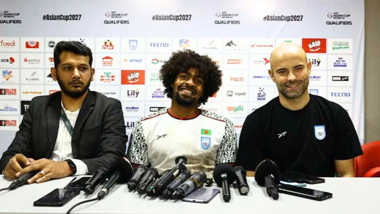 ম্যাচ শেষে সংবাদ সম্মেলনে কথা বলছেন হামজা চৌধুরী