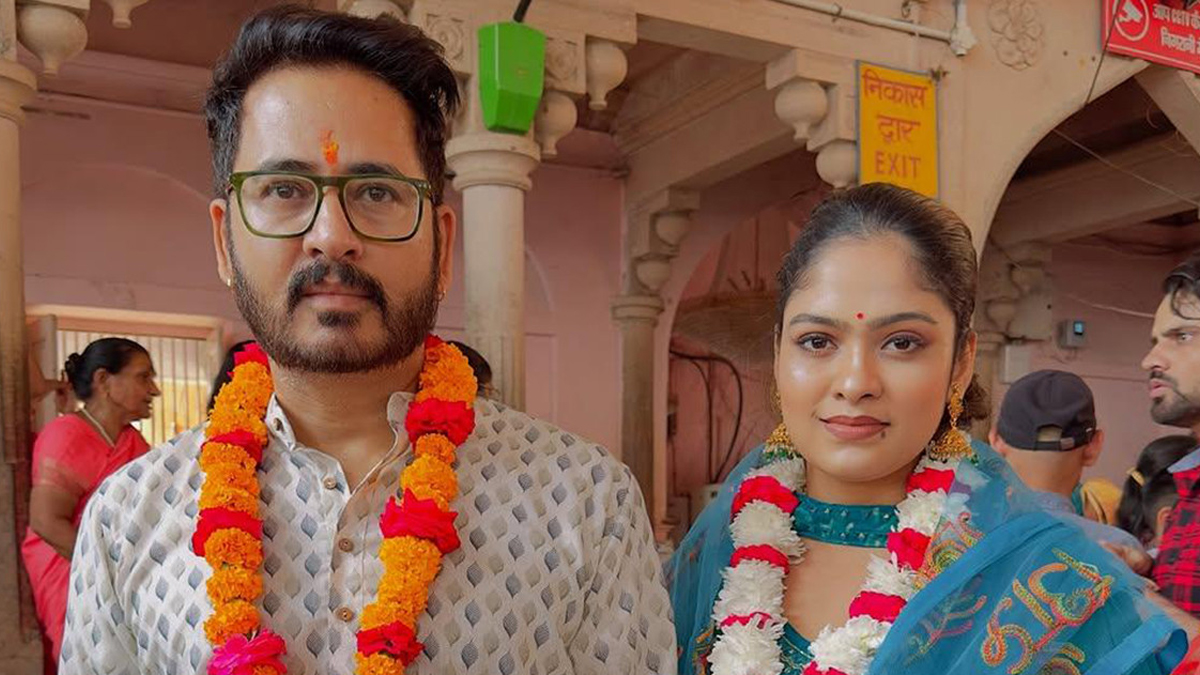অভিনেতা হিরণ চট্টোপাধ্যায় ও তার স্ত্রী। ছবি : সংগৃহীত