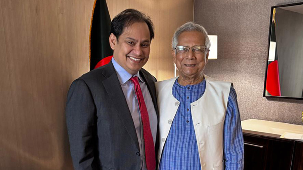 নিউইয়র্কের স্থানীয় সময় শনিবার প্রধান উপদেষ্টা অধ্যাপক মুহাম্মদ ইউনূসের সঙ্গে স্ন্যাপচ্যাটের সাবেক প্রধান কৌশলগত কর্মকর্তা ইমরান খান সাক্ষাৎ করেন। ছবি- প্রধান উপদেষ্টার প্রেস উইং