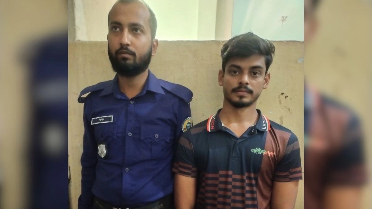 গ্রেপ্তার এমরান হোসেন। ছবি- রূপালী বাংলাদেশ