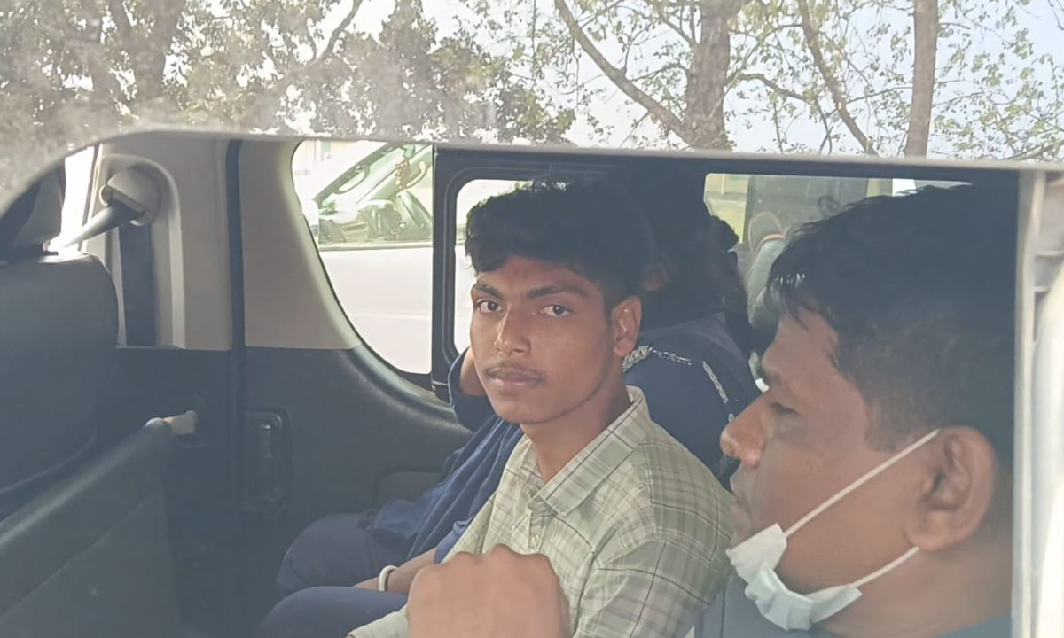 আটক ইমরান মিয়া । ছবি : রূপালী বাংলাদেশ